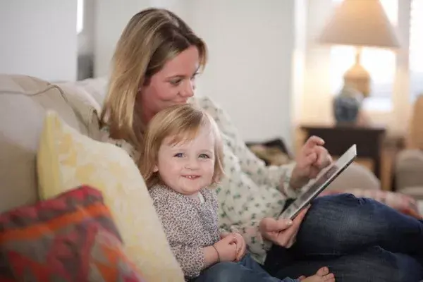Feed Baby, te da la posibilidad de generar un sumario diario, de modo de que -en el caso de que no hayas estado en casa con tu bebé- al regresar podés saber qué actividades realizó, minuto a minuto