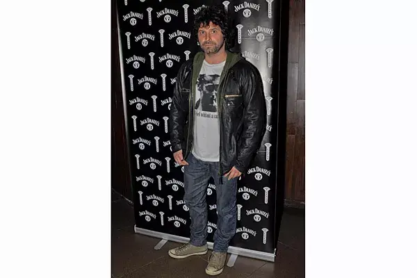 Fiel a su estilo rocker, Iván Noble estuvo en el ciclo de películas presentado por Jack Daniels