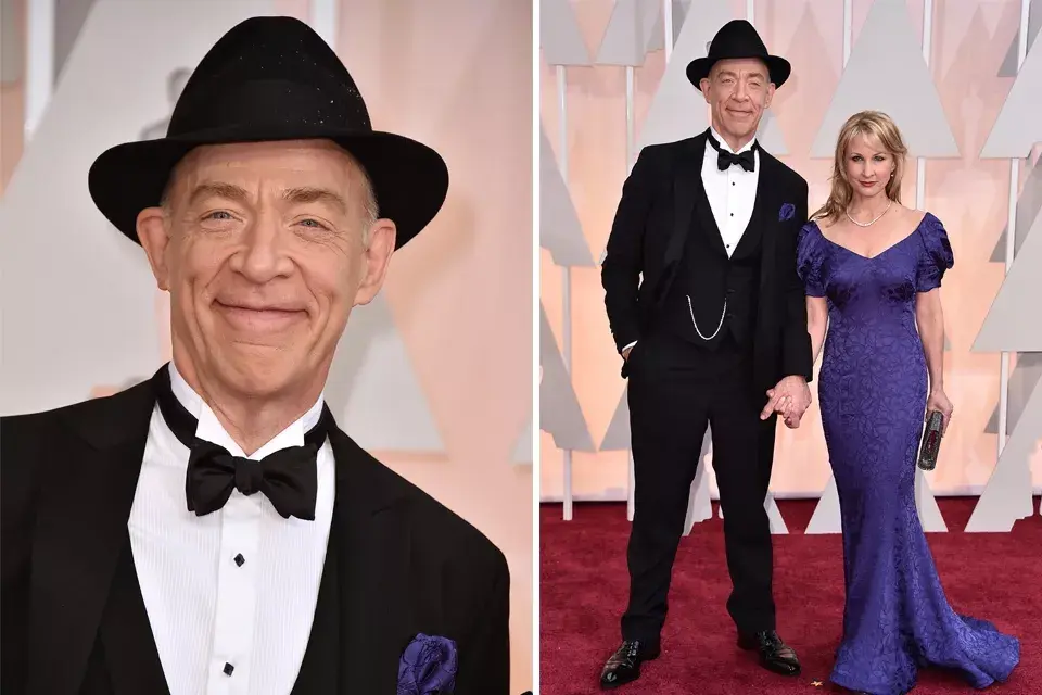 Nominados a mejor actor de reparto, J.K. Simmons no olvidó los detalles y se animó al sombrero y al pañuelo del mismo color del vestido de su mujer, Michelle Schumacher