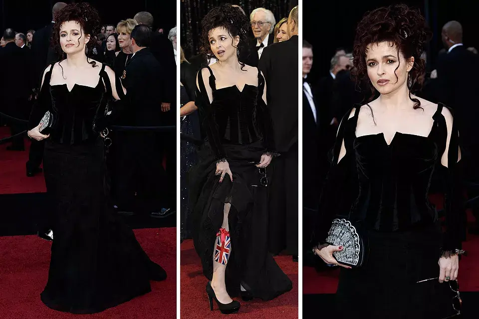 Si bien su vestuario no fue un desastre como en ocasiones anteriores, el vestido de Helena Bonham Carter tampoco era un derroche de elegancia; fue una de las pocas que eligió el color negro