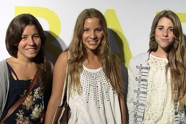 Las chicas llegan a La Rural con el pelo suelto y muy natural, un look que se vio mucho en la semana de la moda