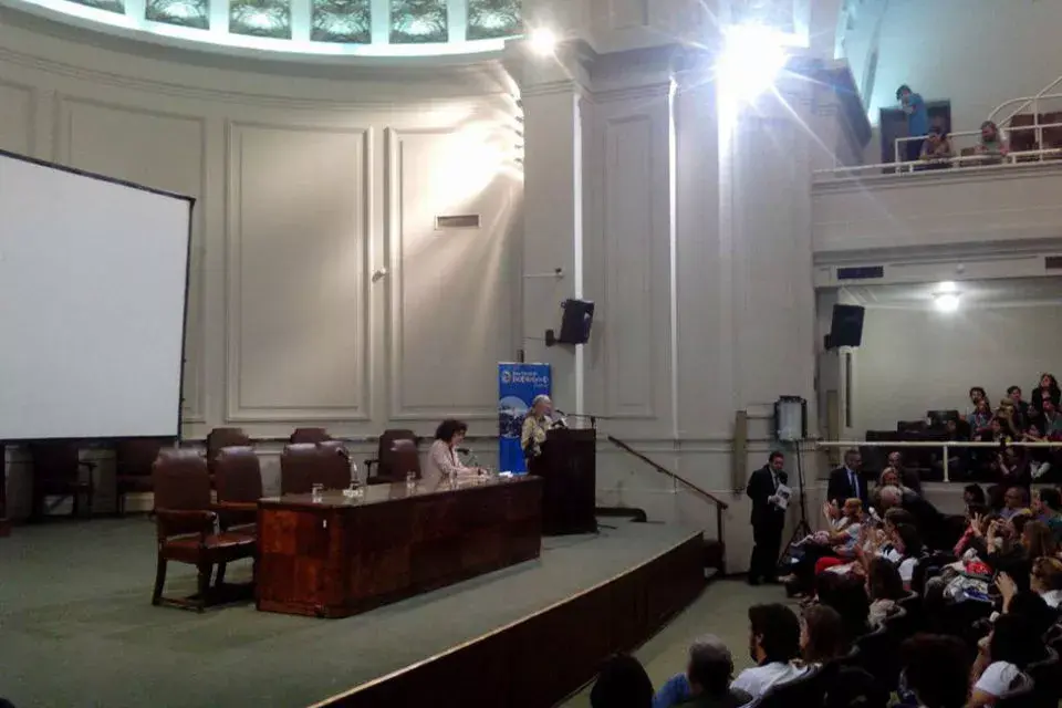 Conferencia en la Academia Nacional de Medicina.