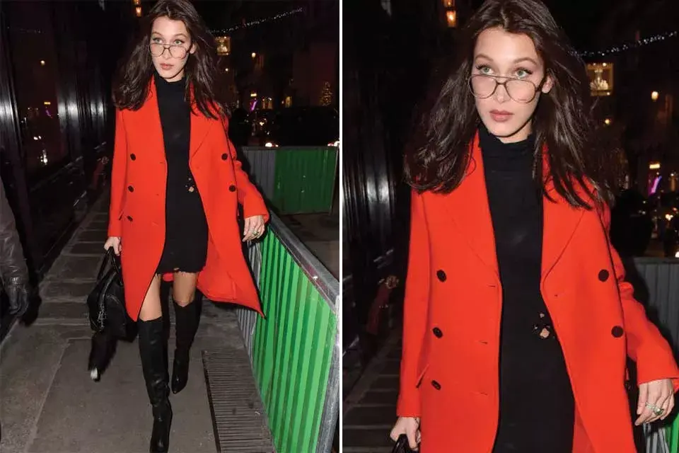 Bella Hadid en clave white stripes.