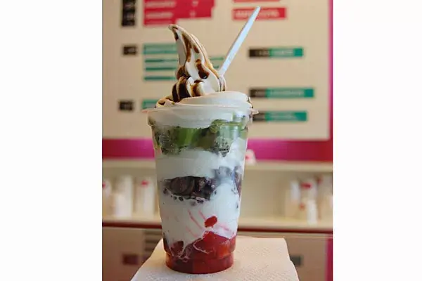 Además de yogur, tienen smoothies y parfaits