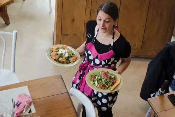 Los puestos del Puerto de Frutos se multiplicaron y también florecieron nuevos polos gastronómicos
