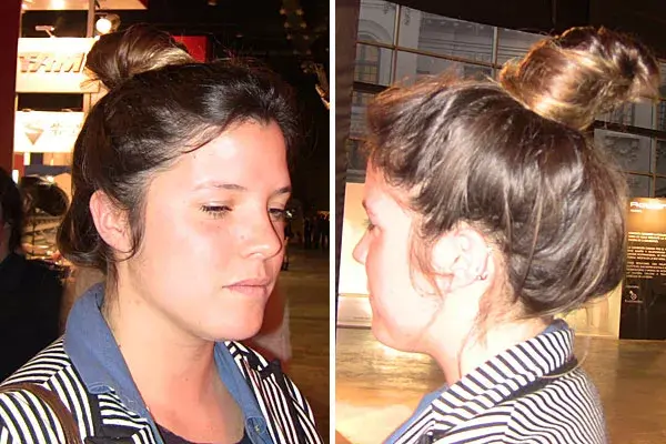 Un look cómodo, con un rodete alto (¡ideal para pasear todo el día!)