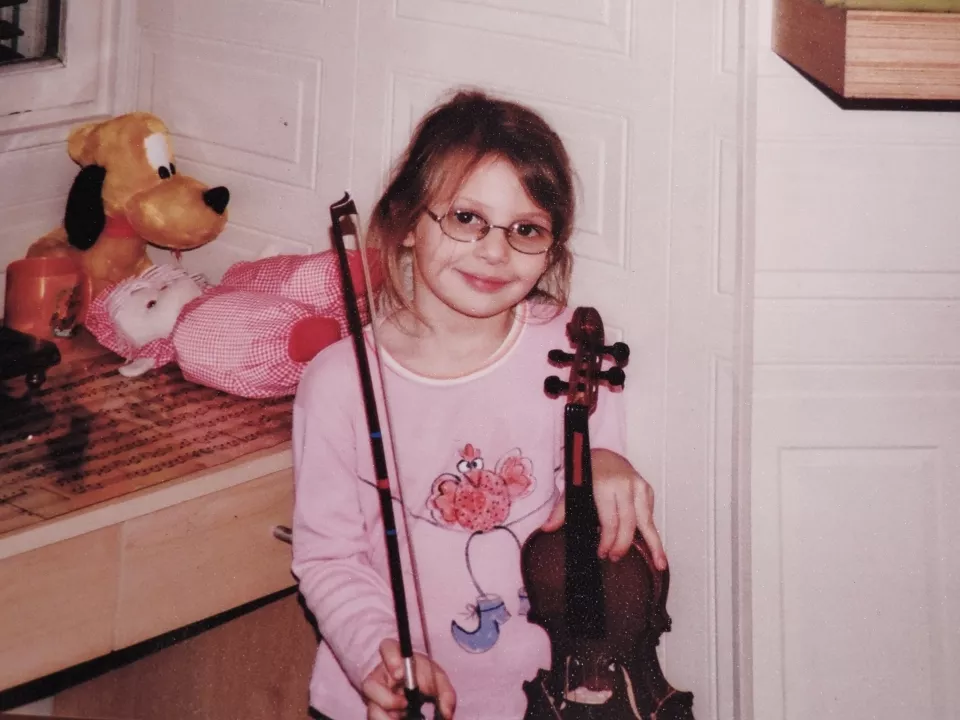 A los 4 años. Con su primer violín