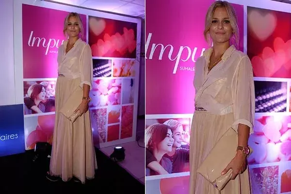 Con un look total nude, Jenny Williams asistió al lanzamiento de las nuevas fragancias de Impulse. Un clutch soñado para acompañar un equipo bien femenino