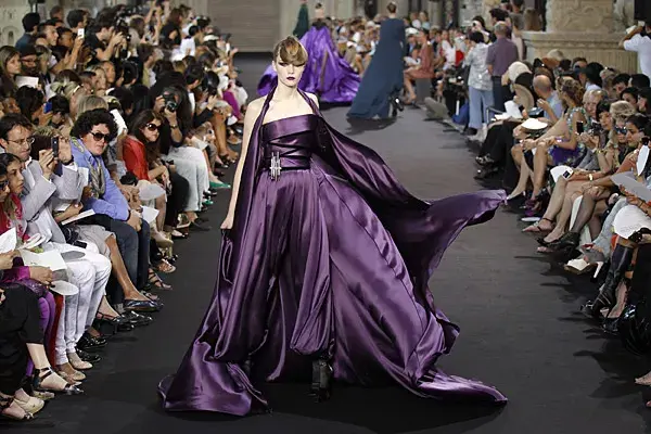 Vestidos voluminosos, con mucha presencia, fueron los que se destacaron en la pasarela de Stephane Rolland