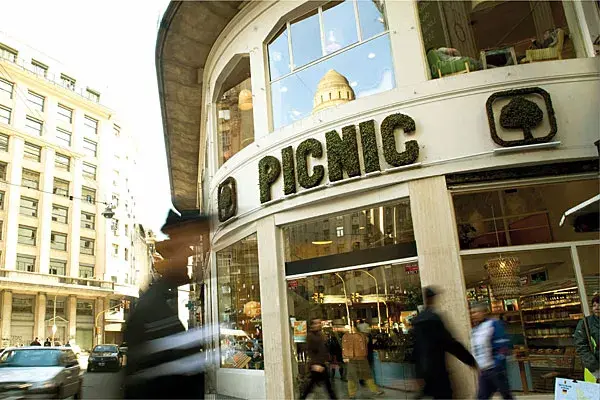 La fachada de Picnic, un oasis en medio del caos