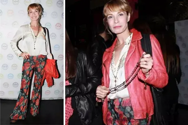 ¡Gloria Carrá no se pierde ningún evento! Ella también estuvo probándose collares en Forever Jewels y eligió un pantalón floreado y campera color salmón haciendo juego