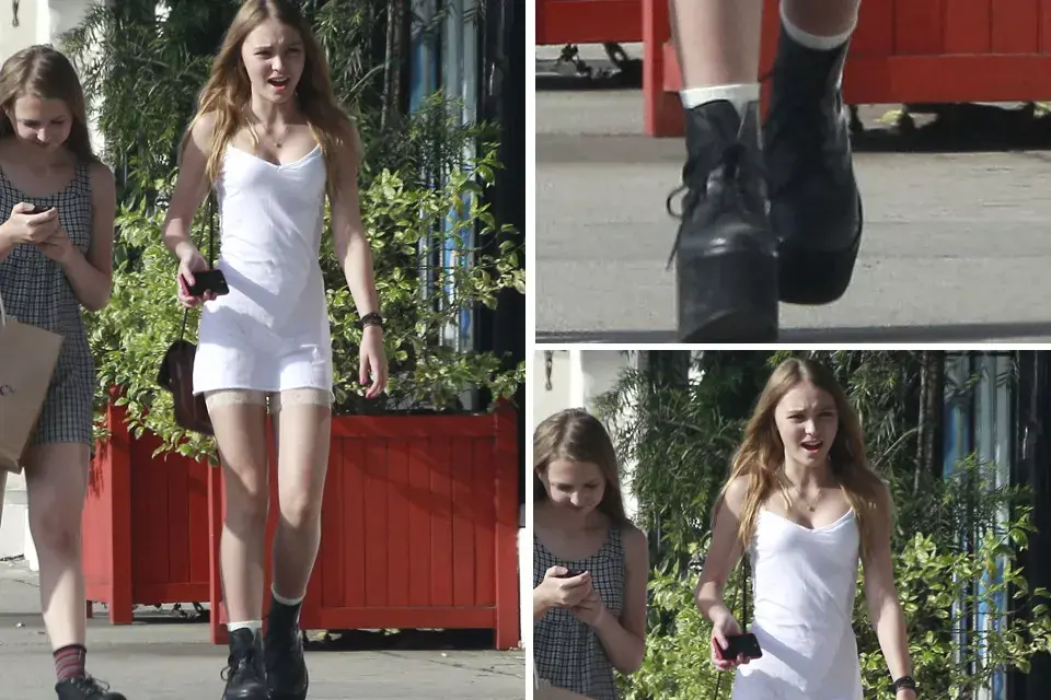 Dependiendo la ocasión y fiel a su estilo grunge, a veces opta también por vestidos XS y minifaldas