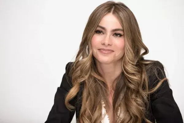 Acá la vemos este año en una entrevista en Beverly Hills, más rubia y con muchas ondas. ¿Qué te parece?