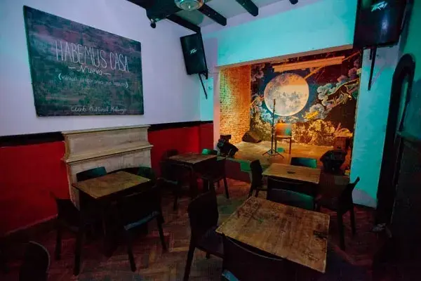 En este bar podés disfrutar de buena música, arte y conocer gente nueva