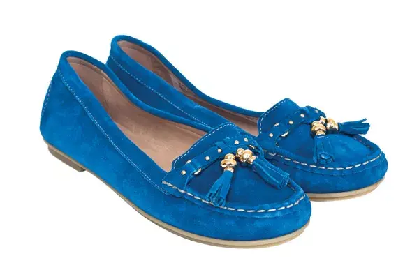 Mocasines de gamuza (Hush Puppies, $450).