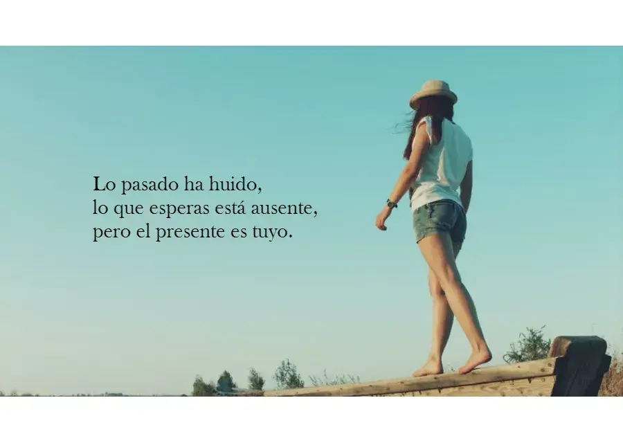 Lo pasado ha huido, lo que esperas está ausente, pero el presente es tuyo - Proverbio árabe