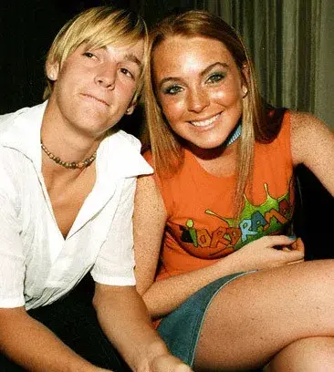Con Aaron Carter en su cumpleaños número 16, en 2002.