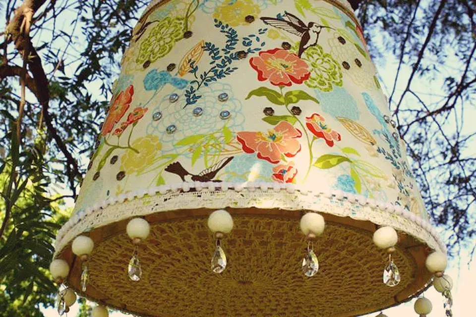 Lámpara con caireles (Morfeo Deco, $ 1.500)