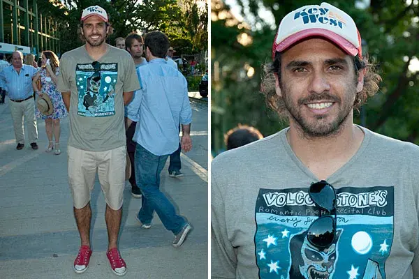 Mariano Zabaleta optó por bermudas y remera en tonos tierra para pasar el día viendo polo. Anteojos y cap, para cuidarse del sol