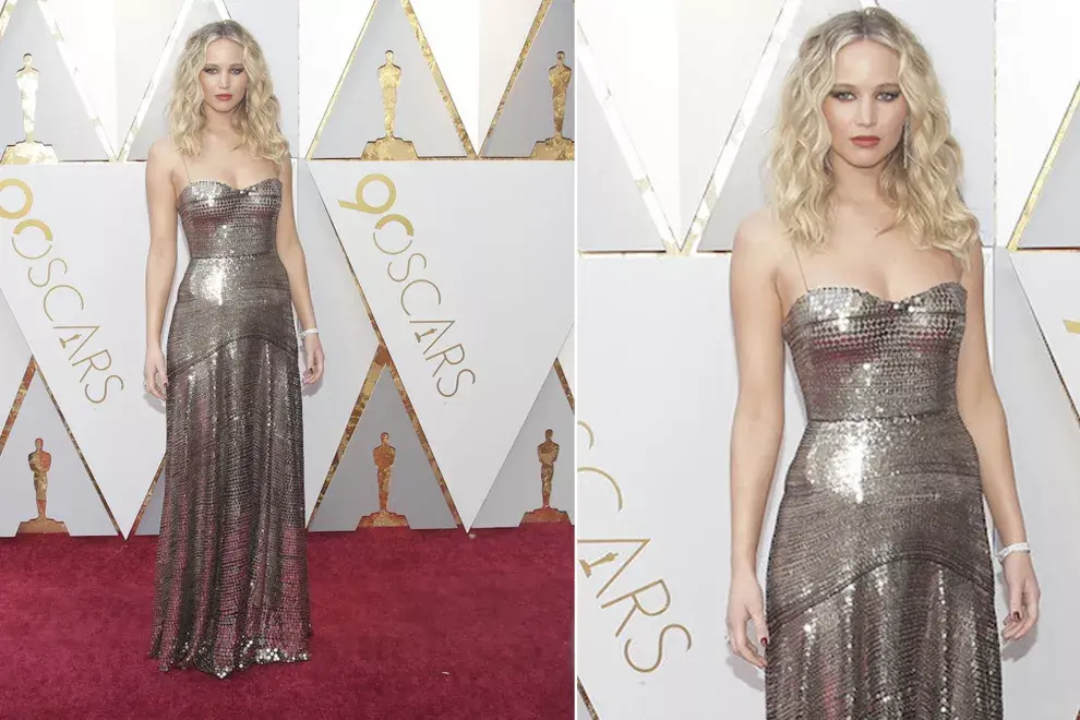 Jennifer Lawrence con un vestido de pailletes de Dior y un estilismo bien salvaje