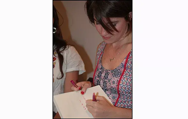 Dedicando libros