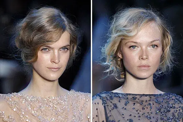 Elie Saab presentó peinados recogidos con algunas mechas sueltas y ondas