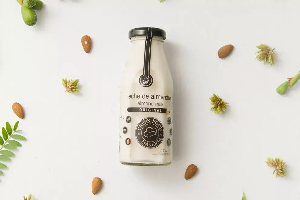 Leche de almendras natural Green Food Makers, botella de vidrio 250 ml, $50. También hay saborizadas: de vainilla y de chocolate