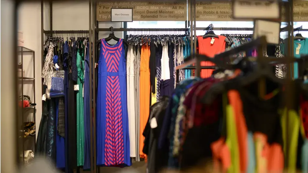 Vestidos de fiesta en los percheros de Neiman Marcus