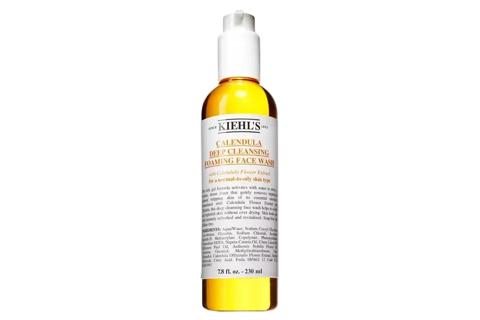 Calendula Deep Cleansing. Elimina las impurezas, suciedad y grasa. Ideal para pieles sensibles. La fórmula de gel cremosa se activa con agua y forma espuma. Libre de jabón y parabenos. $850, Kiehl´s 