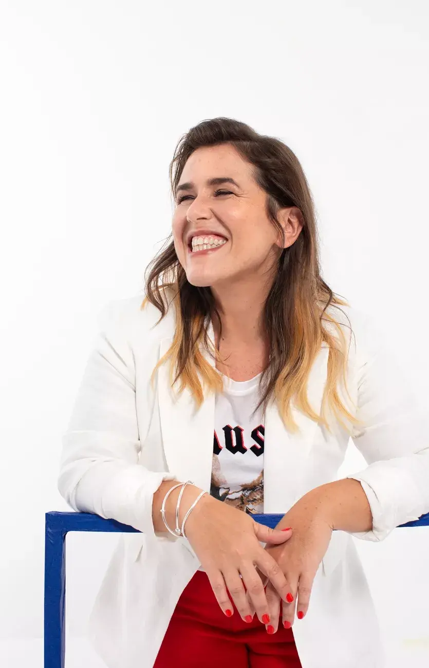 Saco (Awada, $6250), remera (Paula Cahen D’anvers, $1250), Jean (Markova. $2980), pulseras (Pandora. $6590, $10.300 y $6590), zapatillas (Blaquè, $3349). 