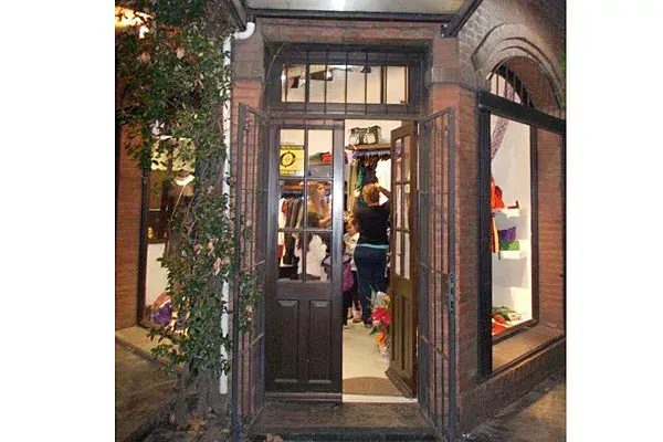 La entrada del local, ubicado sobre la calle Belgrano
