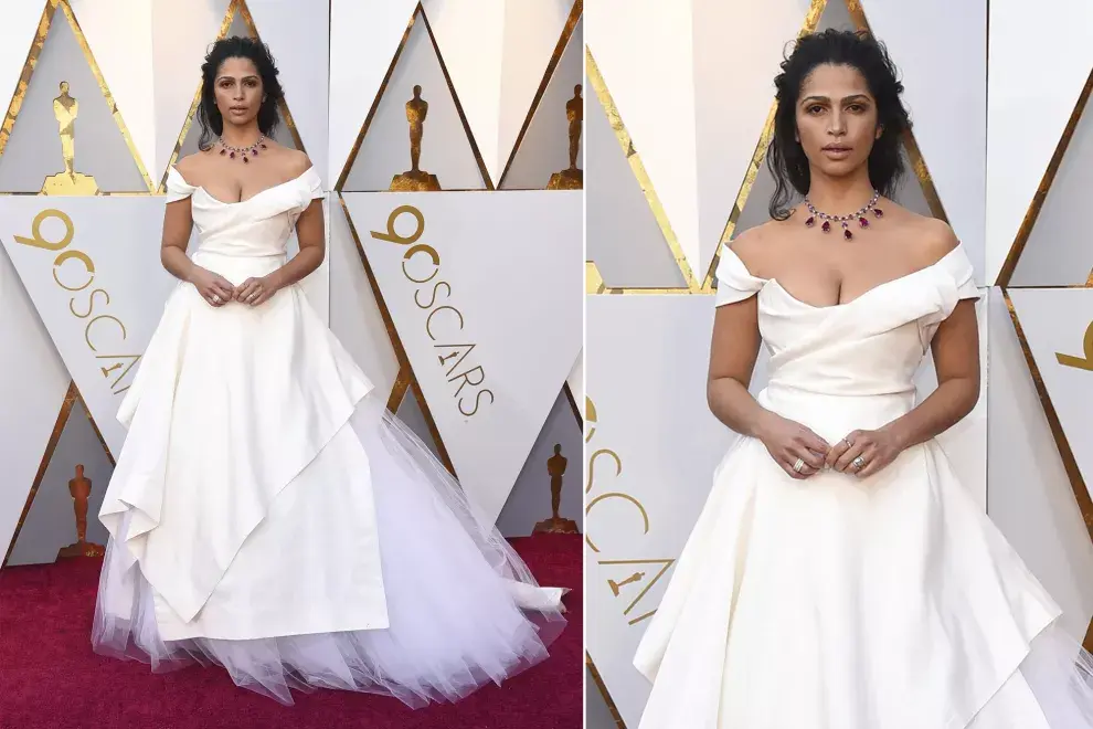 Camila Alves con un vestido blanco super escotado de Vivienne Westwood y joyería de Chopard