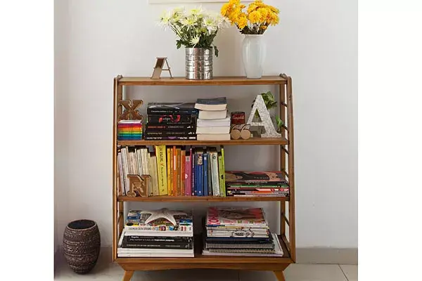 En un rincón, las letras corpóreas dan vida a los libros de La biblioteca americana estilo años 50 ($4200, La Mersa)