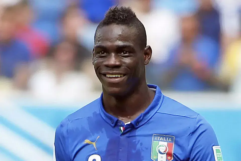 El italiano Mario Balotelli fue otro de los jugadores que eligió raparse