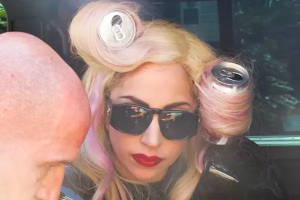 Lady Gaga con un look muy particular