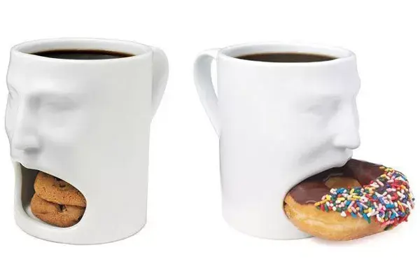 Ideal para el desayuno, la taza comegalletas. A no descuidarse, que se devora las donas!