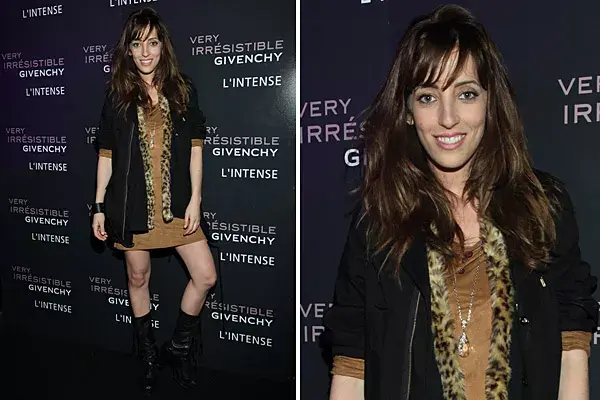 Paula Kohan eligió una de las combinaciones más fuertes del invierno: negro y camel; además, le agregó un touch de animal print