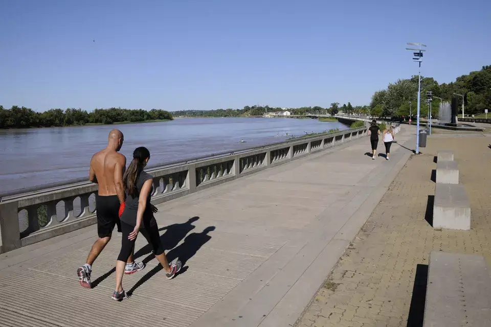 La costanera de Paraná, para caminatas y deportes