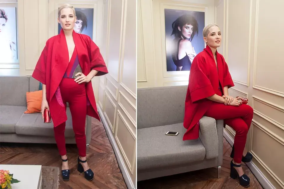 Flor Torrente, muy trendy pero poco favorecida con esos pantalones, ¿no?