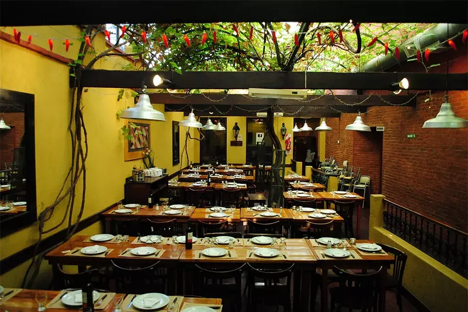 Parrillada para los grandes y menú infantil para los niños