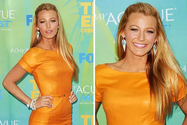 El pelo bien lacio, con jopo