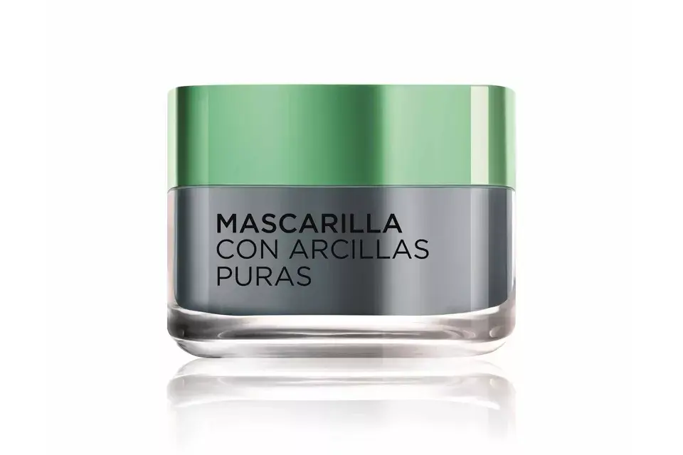 Mascarilla facial detox para lograr una limpieza profunda en el rostro. Combina tres arcillas más extracto de carbón, tiene una textura cremosa que no reseca, $200, L´Oréal