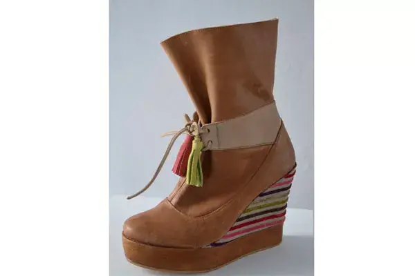 Botas con plataforma color (Desantas Gatas)