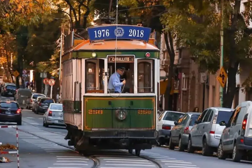 Una actividad diferente puede ser un paseo gratuito en tranvía