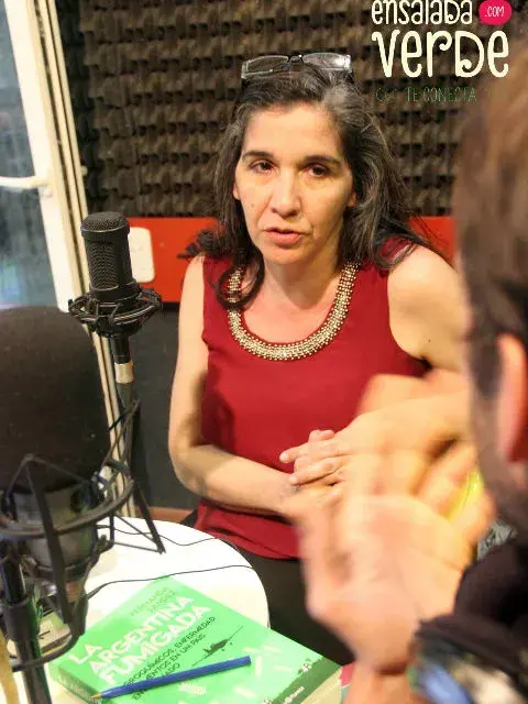 Fernanda Sández y el libro que investiga las consecuencias de los agroquímicos en nuestro país.