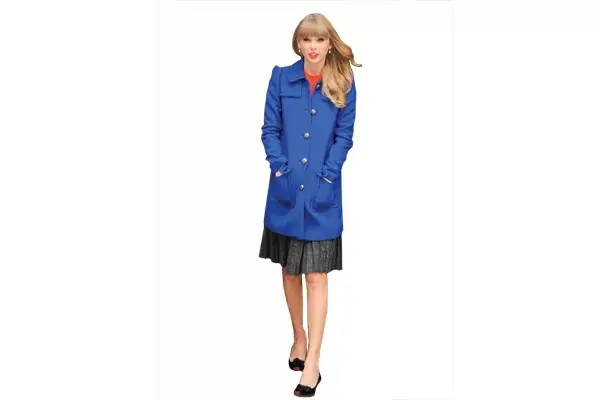 Taylor Swift, con tapado invernal. ¿Te comprarías un abrigo de este color?