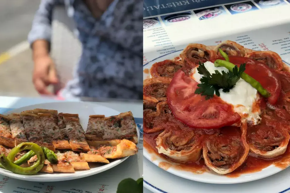 Lahmayum, también conocida como “pizza turca” se hace de carne picada con aderezos, tomate, cebolla, limón y perejil, y tiene su versión veggie con berenjena 