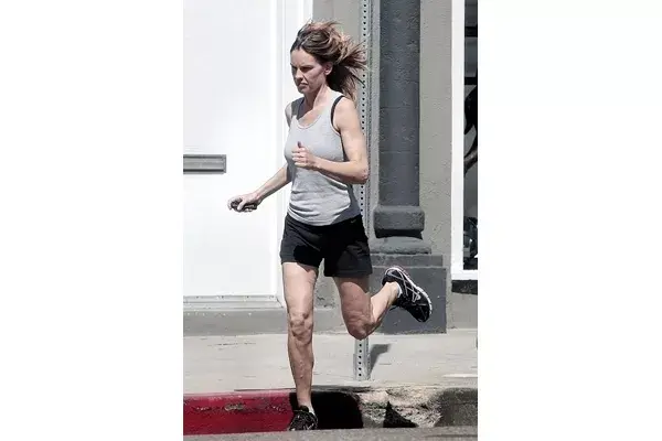 Hillary Swank entrena para combatir la celulitis y estar en forma