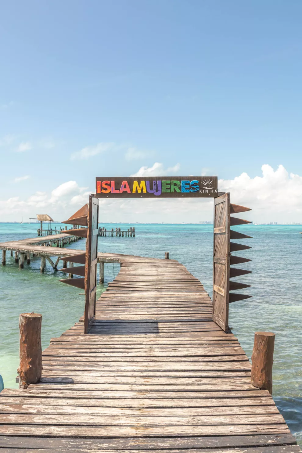 Si vas en plan de amigas y quieren divertirse, esta isla es un hotspot: llegás en 20 minutos en ferry desde Cancún
