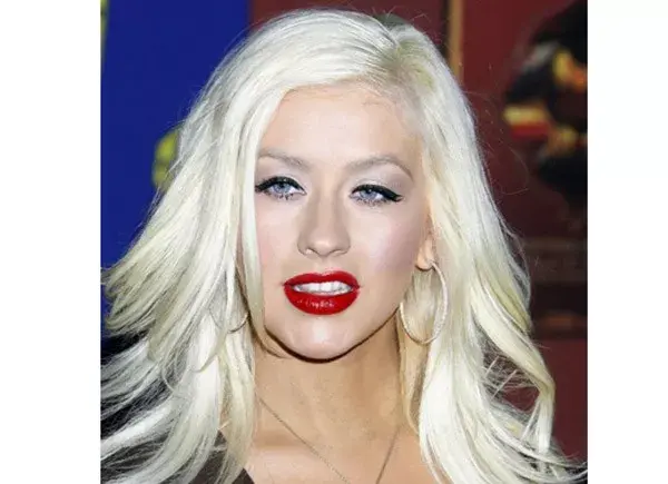 Christina Aguilera debería optar por un look más sutil